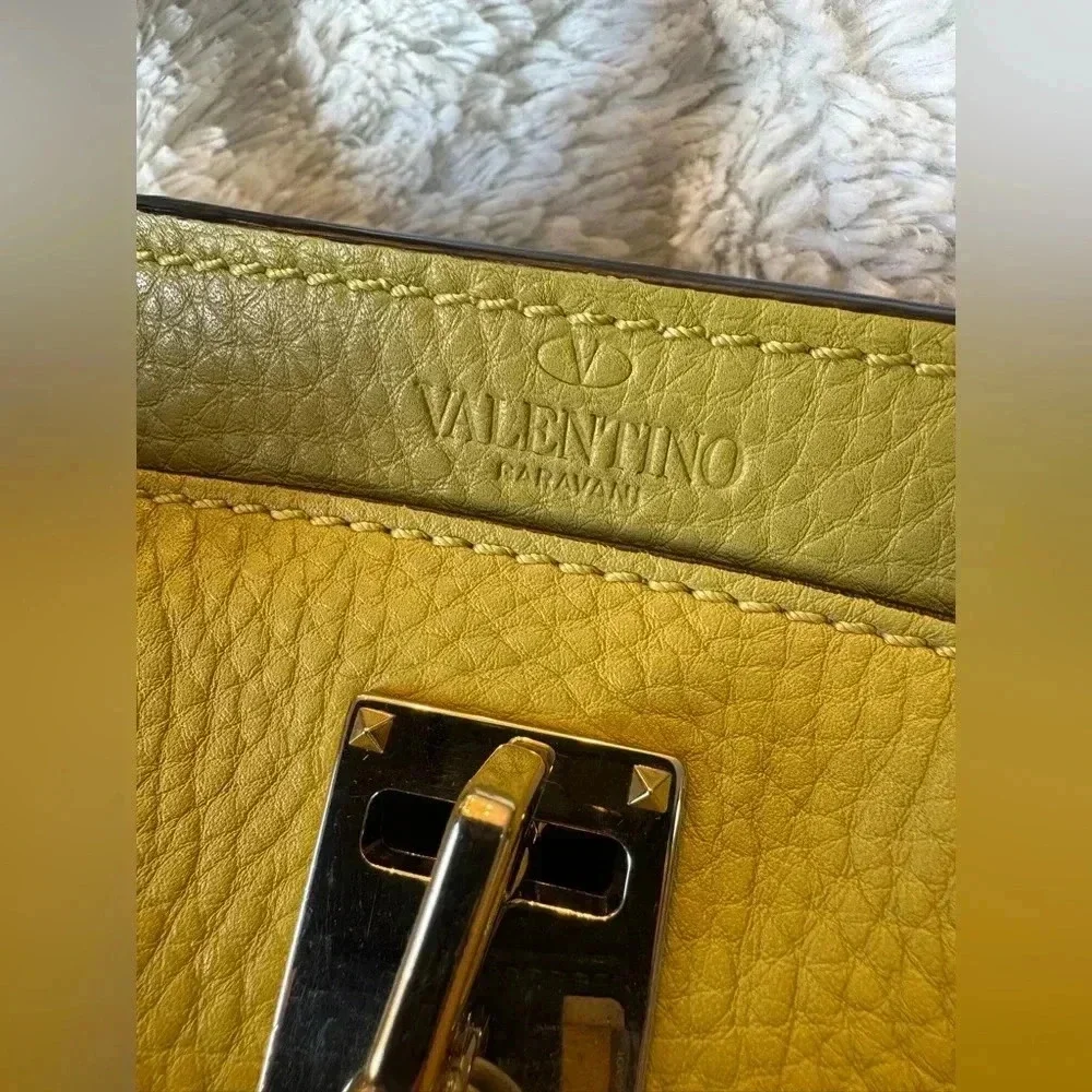Valentino Garavani Rockstud Chartreuse Pebbled Leather Satchel Bag – EUC